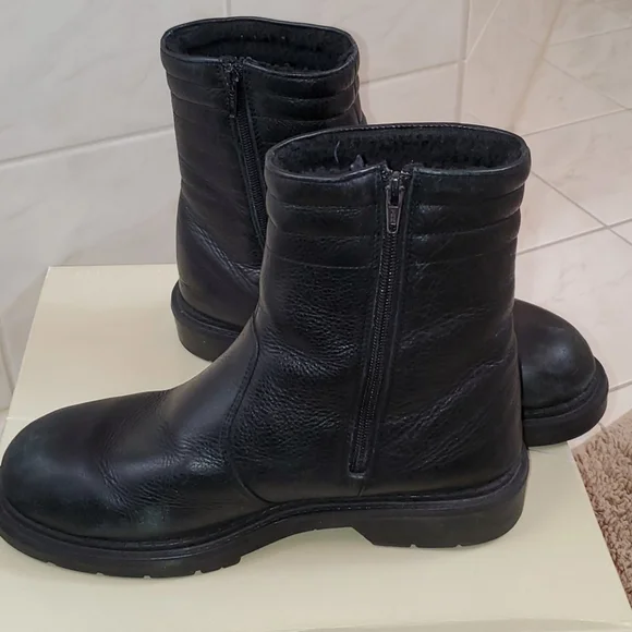 Host pick🥳New* Mens Leather Winter boots - Picture 2 of 6